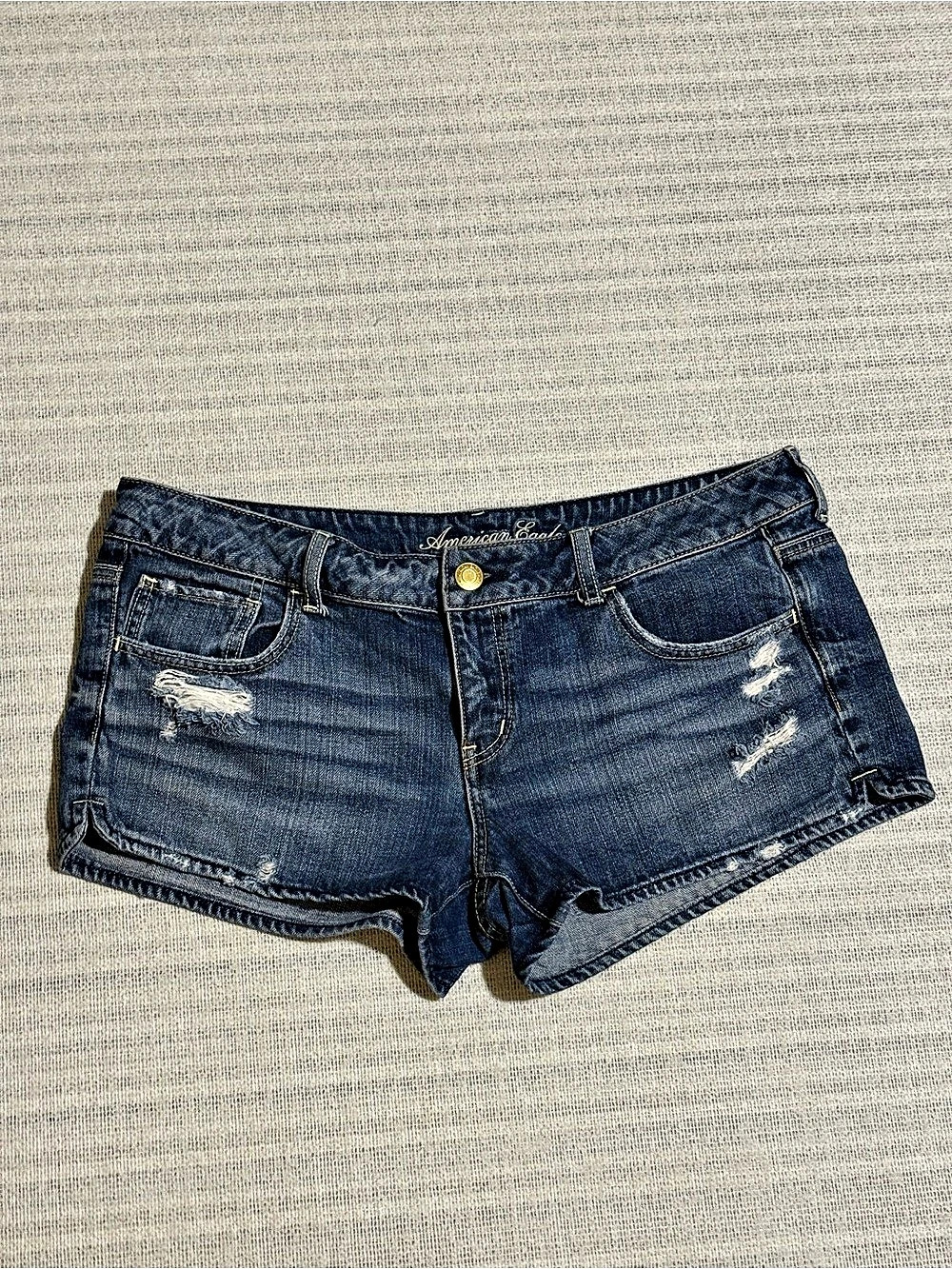 American Eagle Low Rise Shortie Denim Shorts Distressed women’s Sz 14